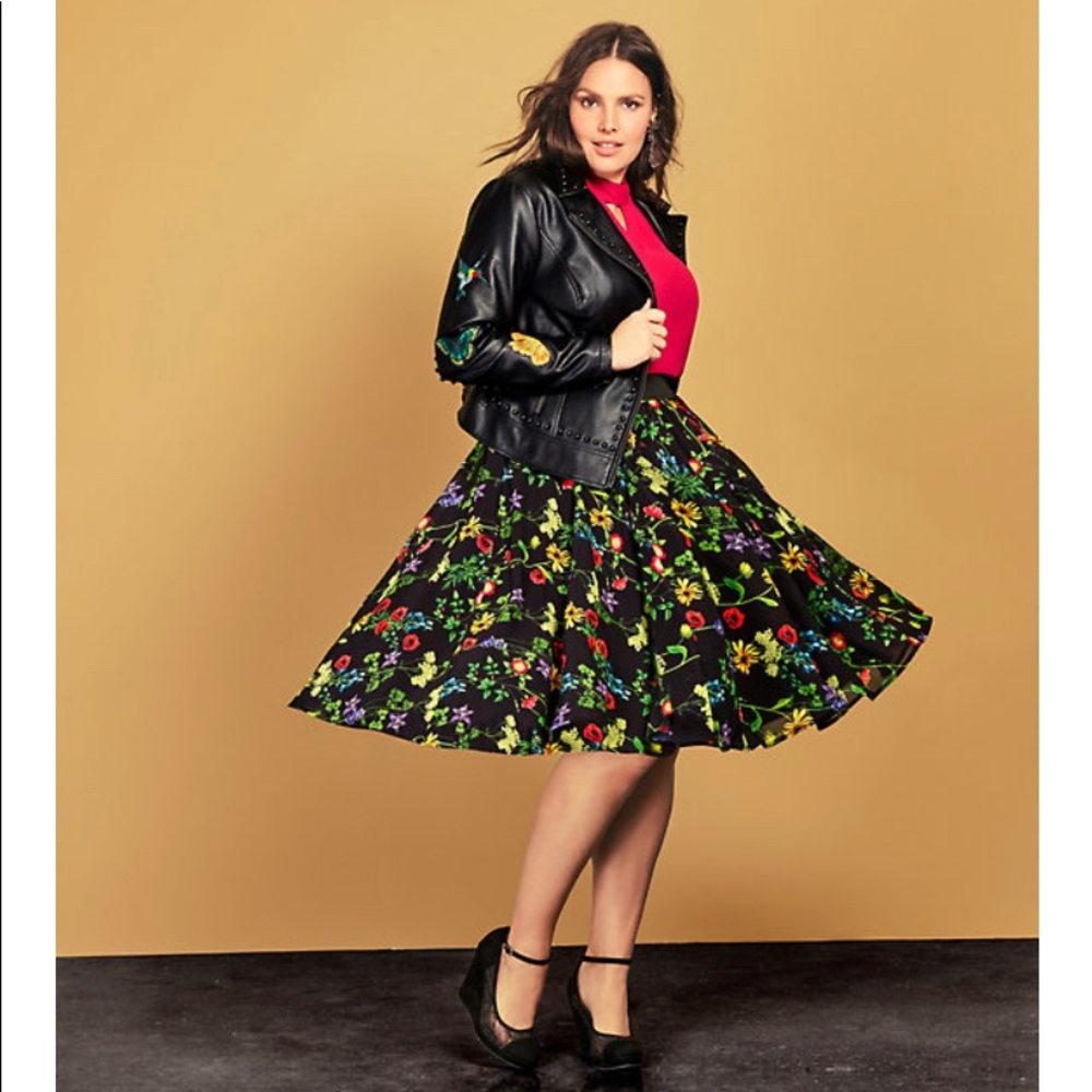 Torrid black multi color floral midi skirt Size 1